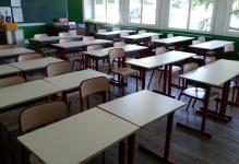 Mobilier scolaire : école primaire, tables et chaises
