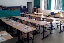 Mobilier scolaire : école primaire, tables et chaises