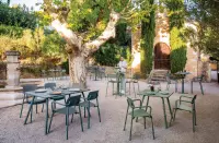 Mobilier extérieur terrasse bar détente piscine