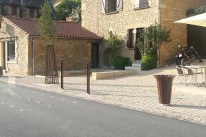 Corbeille et potelet mobilier urbain